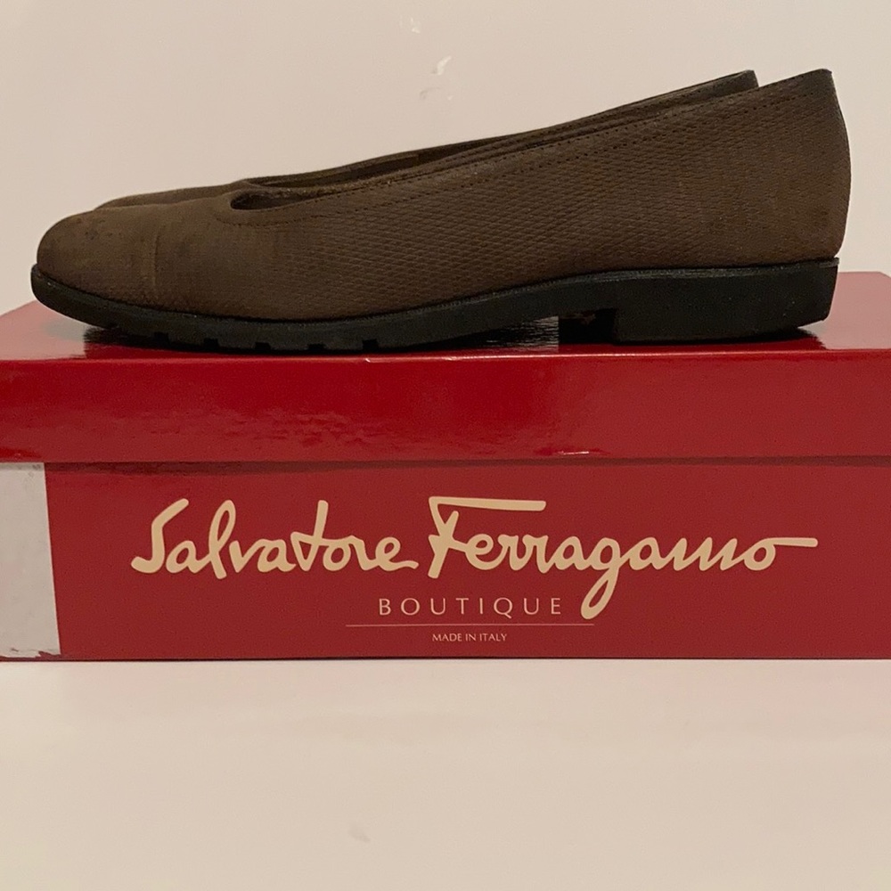 Salvatore Ferragamo brown casual flats 6 narrow